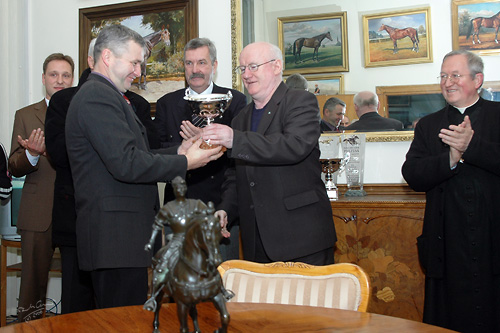 Adam Wyrzyk odbiera nagrodę